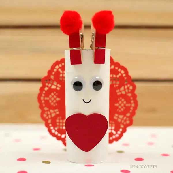 Paper tube love bugs