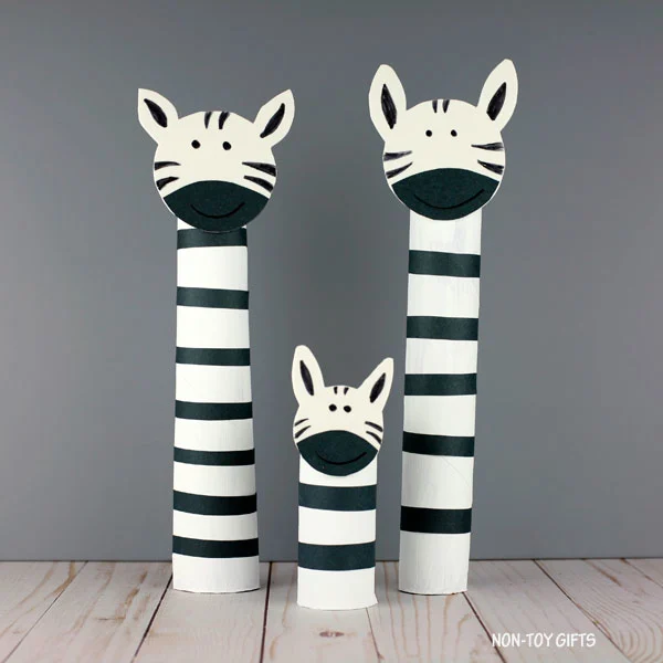 paper roll ZOO animal craft: zebra