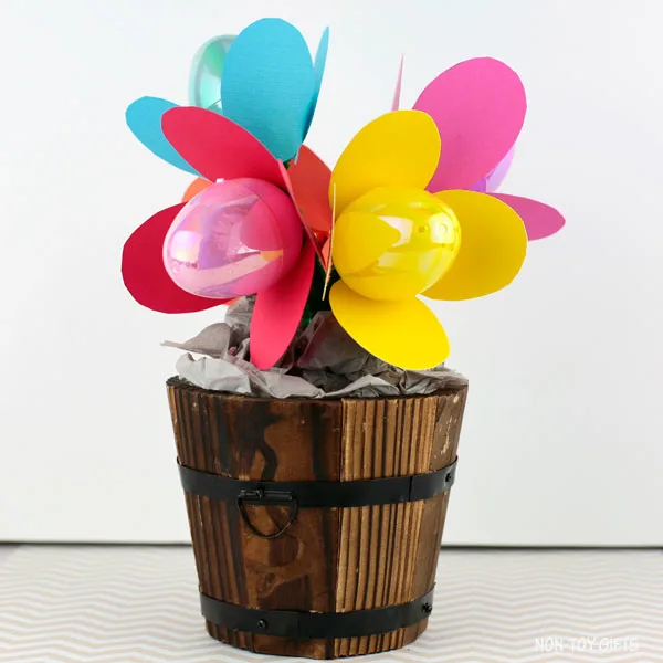 Plastic Easter Egg Flowers – Easter Craft For Kids And Adults