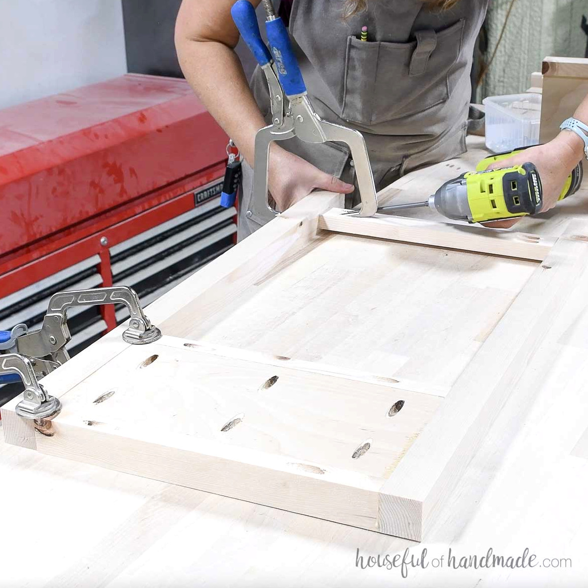 Securing the second leg to the side pieces. 