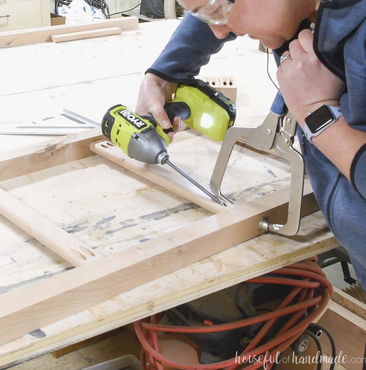 Fastening the second side piece to the blanket ladder with pocket holes.