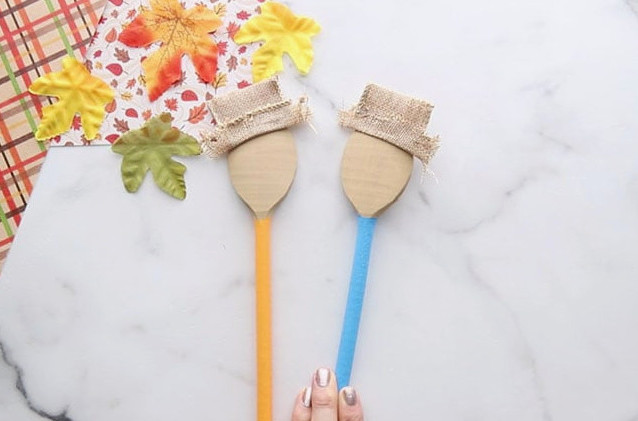 Glue hat onto spoon