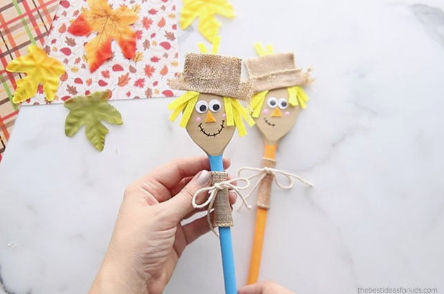 Wooden Spoon Scarecrow Craft for Kids