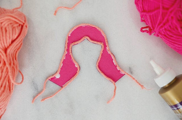 Gluing down yarn onto hair