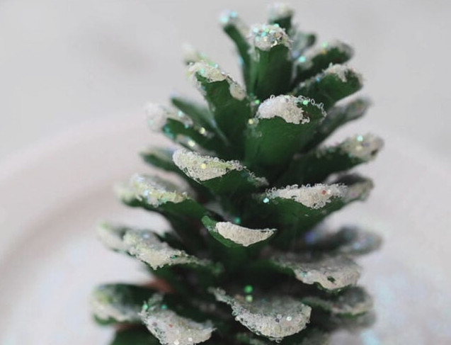 Add Irridescent glitter to pinecone
