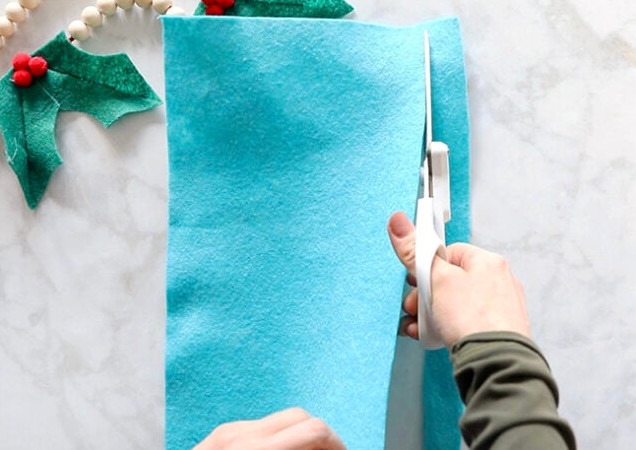 Cutting felt into strip