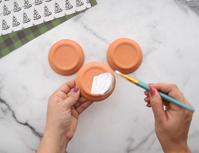 Paint Saucers White