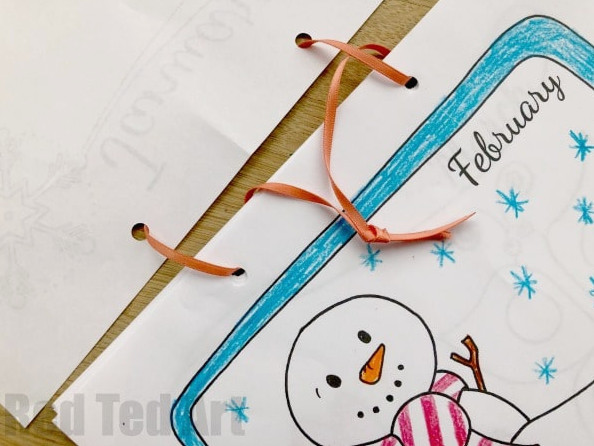Free Adorable Printable Calendar.. this calendar is fast and simple to personalise for ANY year. Children can discover the days of the month while enjoying coloring and adding their own special touches. We adore this DIY Calendar Template. It also makes a wonderful last minute present for family members! #newyearseve #newyearsday #christmas #diycalendar #calendartemplate #freecalendar #calendar2018 #printables #templates 