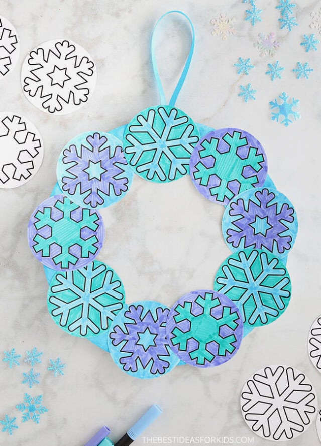 Make this Easy Paper Snowflake Wreath