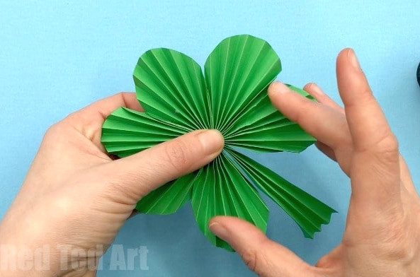 Paper Fan Shamrock Decorations - Have a Happy St Patrick's Day! A wonderful simple Paper St Patrick's Day decoration to create with children. Transform paper into beautiful Paper Fan Shamrocks. Use them to make Paper Shamrock Garlands or display them separately! They are fun to make too! #Shamrocks #papercrafts #papershamrock #stpatricksday