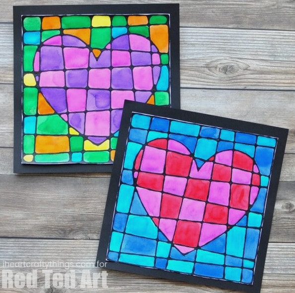 Black Glue Heart Art Project - Stained Glassed Heart Art. How beautiful is this art projects for kids this Valentine's Day? Would make a gorgeous gift too! #blackglue #heartart #valentinesday #artprojects #kidscrafts #art