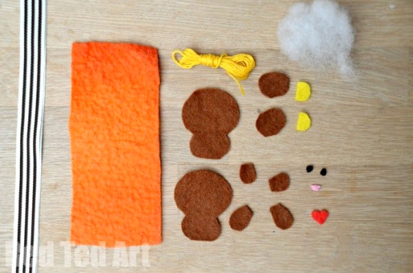 Cute Felt Softies Free Pattern - make a bear or a bunny