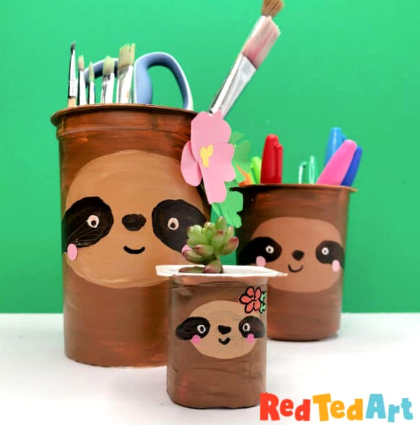 Come and make some fun adn easy Sloth Pen Pots with us today. Recycle old plastic pots or tin cans to make great Sloth Pencil Holders for Back to School