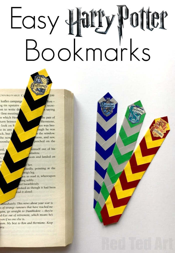 Wonderful Harry Potter Bookmarks. Love these awesome chevron house colour paper bookmarks, including free house badge printables. Perfect for all Harry Potter fans #Paper #bookmarks #HarryPotter #Crafts